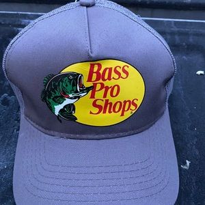 Bass Pro Shops Grey Snapback Trucker lHat NWOT